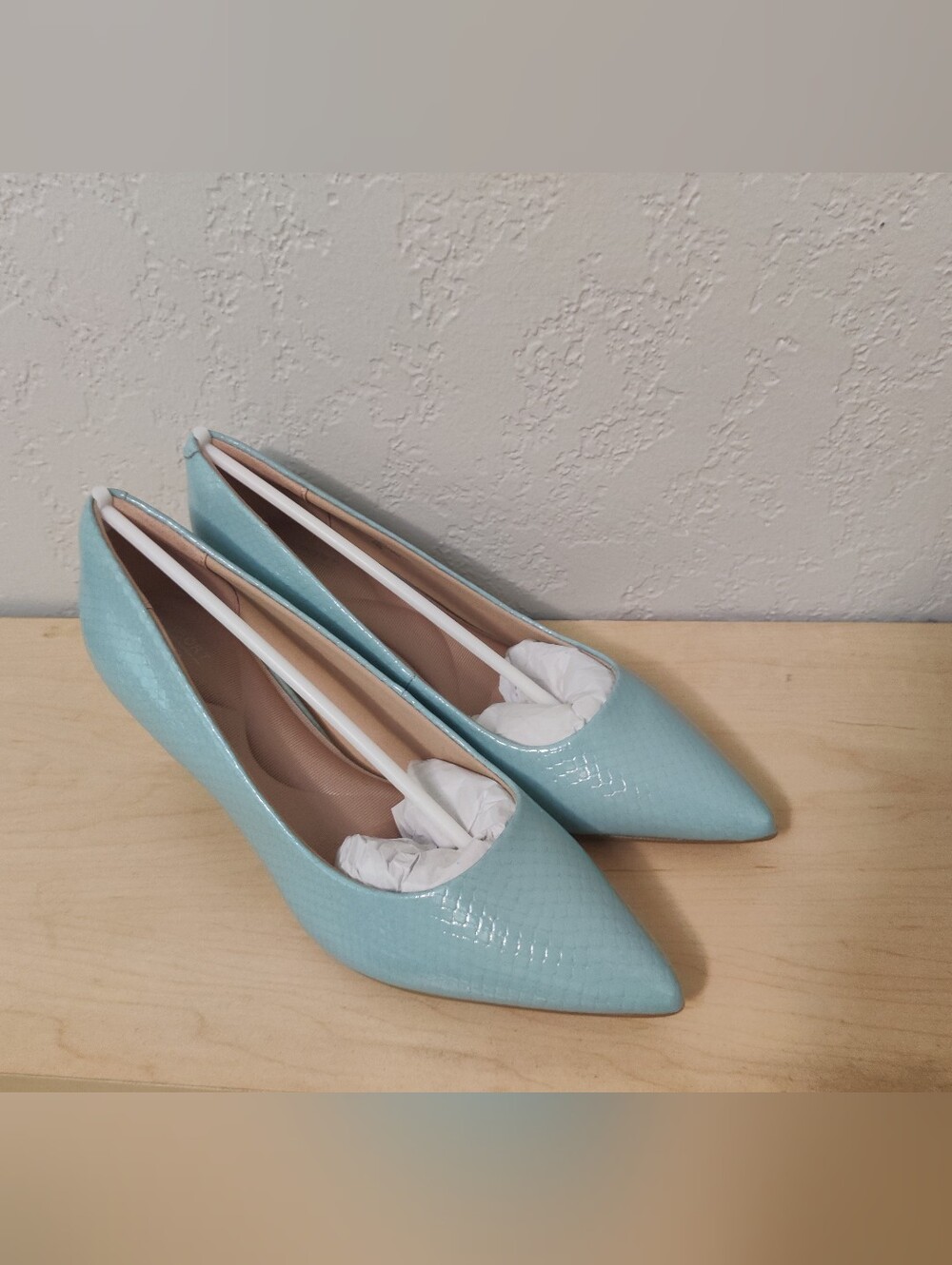 NWT Leather Rockport Pointed Toe heels in Pale Blue